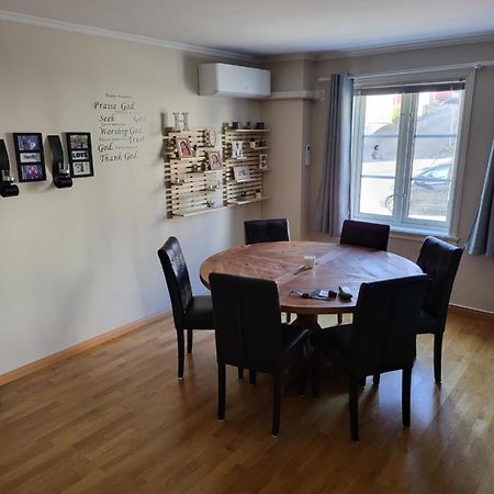 Sentrumsleilighet med gratis parkering til leie Leilighet Arendal Eksteriør bilde